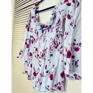 Adorable off shoulder Torrid floral blouse size 2